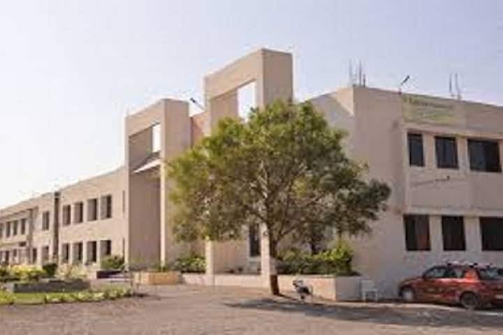 Ahinsa Institute of Pharmacy campus in Dhule, Maharashtra, India — photo 1