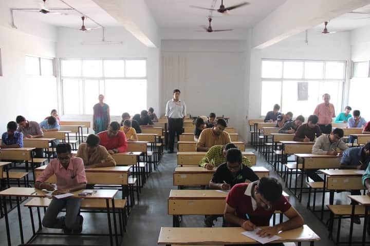 SB Polytechnic campus in Vadodara, Gujarat, India — photo 4