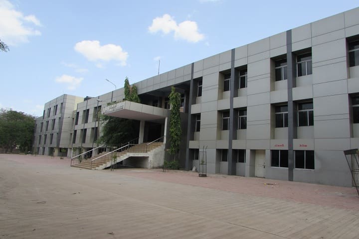 BK Modi Government Pharmacy College campus in Rajkot, Gujarat, India — photo 1
