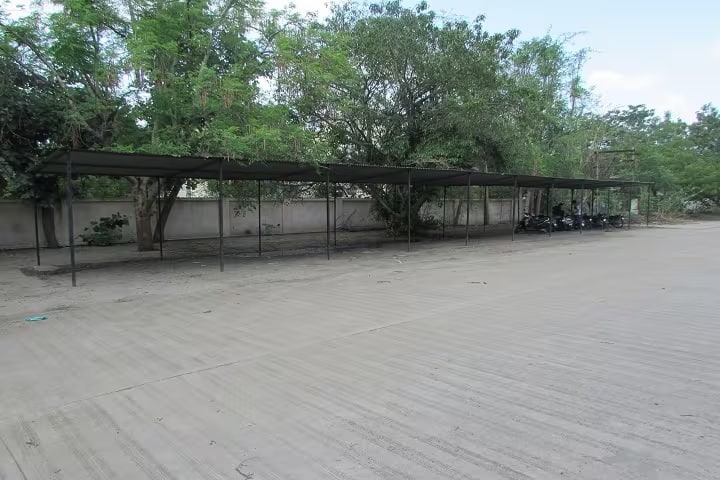 BK Modi Government Pharmacy College campus in Rajkot, Gujarat, India — photo 4