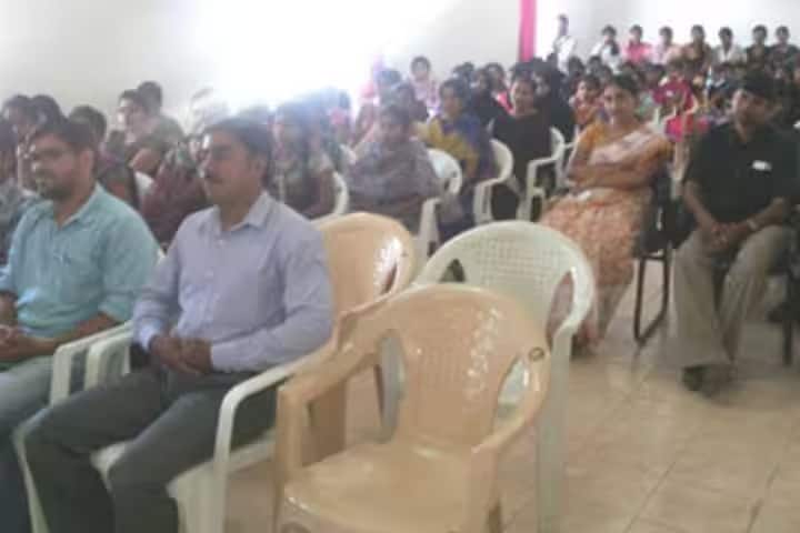 BK Modi Government Pharmacy College campus in Rajkot, Gujarat, India — photo 5