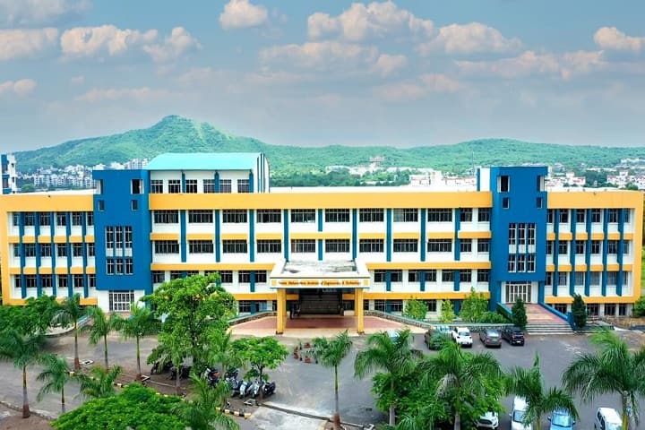 Late Adv Ku Shalaka Santosh Khandge Law College campus in Pune, Maharashtra, India — photo 2