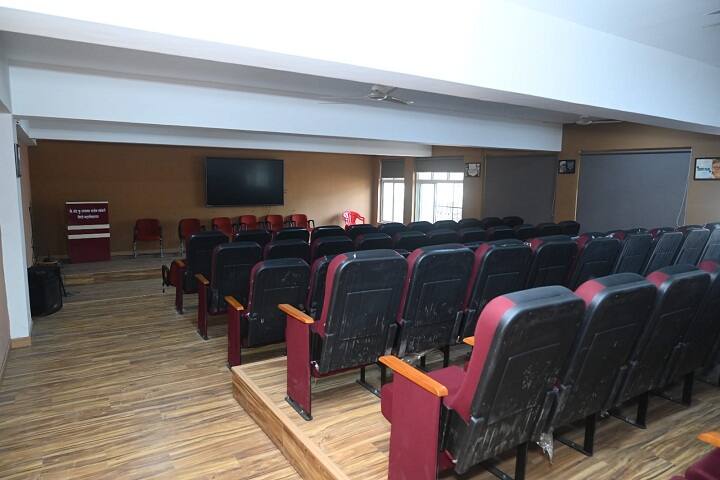 Late Adv Ku Shalaka Santosh Khandge Law College campus in Pune, Maharashtra, India — photo 5