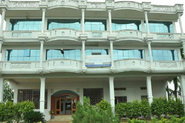 Browns College of Pharmacy campus in Ammapalem, Telangana, India — photo 1