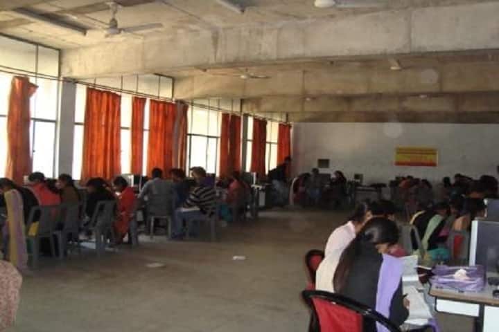 Pt JR Polytechnic College campus in Hoshiarpur, Punjab, India — photo 3