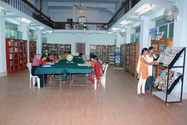 Andhra Mahila Sabha Arts and Science College for Women campus in Hyderabad, Telangana, India — photo 4
