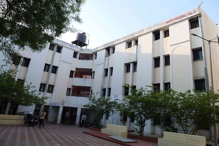 SVERI Law College campus in Solapur, Maharashtra, India — photo 3