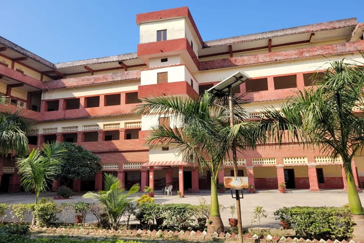 Mariahu Snatkottar Mahavidyalaya campus in Jaunpur, Uttar Pradesh, India — photo 2