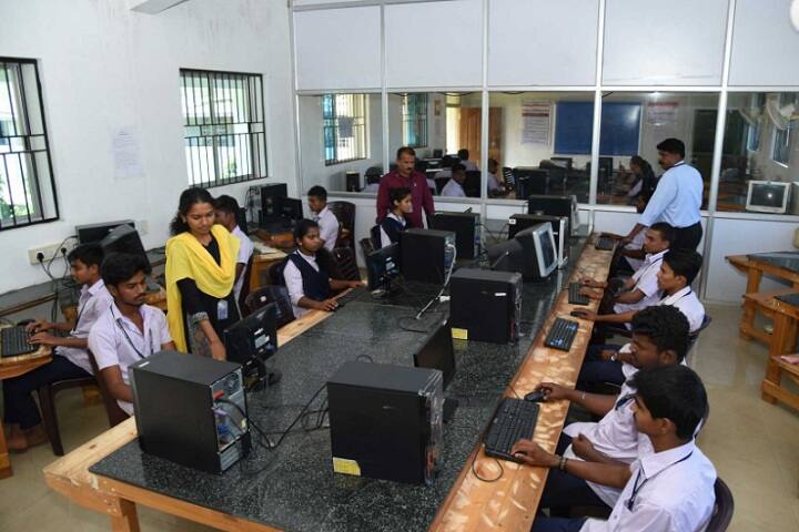 Sanjay Memorial Polytechnic campus in Shivamogga, Karnataka, India — photo 4