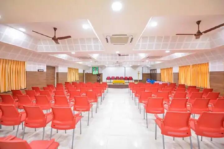 Shrimati Indira Gandhi College campus in Tiruchirappalli, Tamil Nadu, India — photo 6