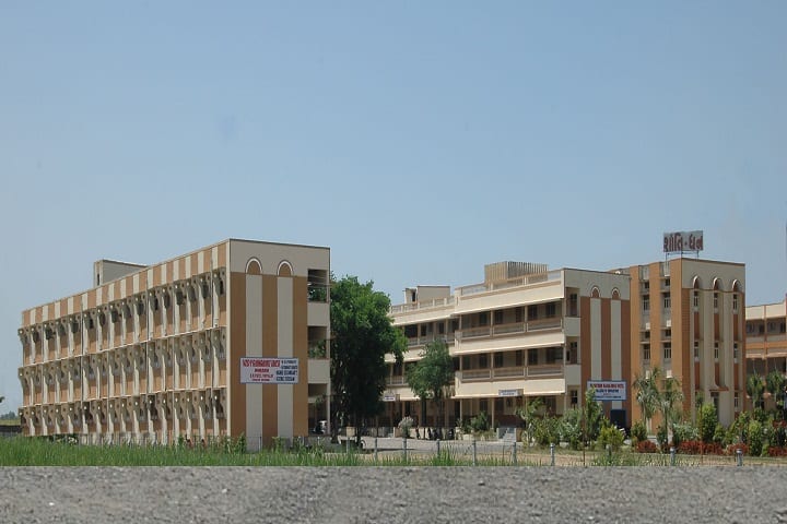 Vidyabharti Trust College of BBA and BCA campus in Bardoli, Gujarat, India — photo 1