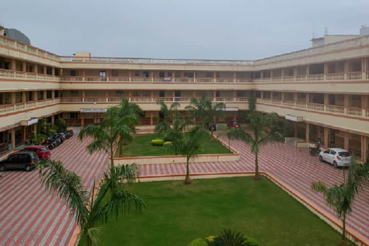 Vidyabharti Trust College of BBA and BCA campus in Bardoli, Gujarat, India — photo 2
