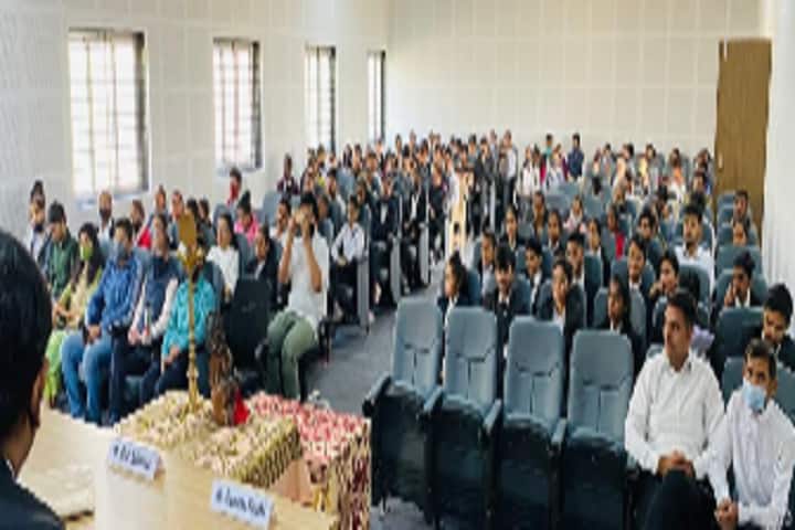 AMP Government Law College campus in Rajkot, Gujarat, India — photo 5