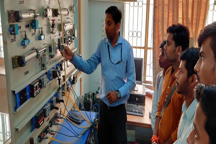 Saheed Jageshwar Nagar Government Polytechnic College campus in Dewas, Madhya Pradesh, India — photo 4