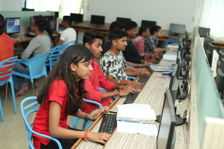 SS Agrawal College of Nursing Training College and Research Centre campus in Navsari, Gujarat, India — photo 4