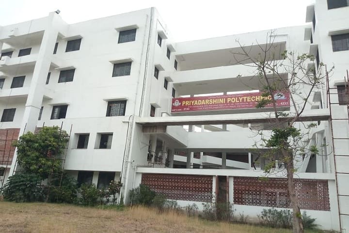 Priyadarshini Polytechnic campus in Nagpur, Maharashtra, India — photo 1