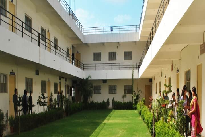 Pt Harishankar Shukla Memorial College campus in Raipur, Chhattisgarh, India — photo 1