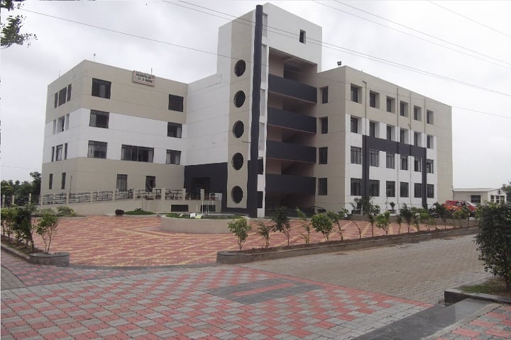Bhagwan Mahavir College of Pharmacy, Bharthana campus in Surat, Gujarat, India