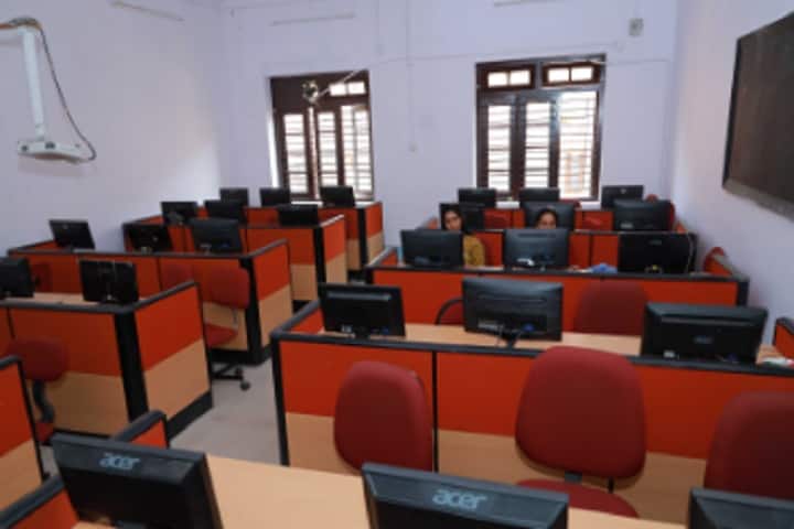 Maharaja's College campus in Ernakulam, Kerala, India — photo 6