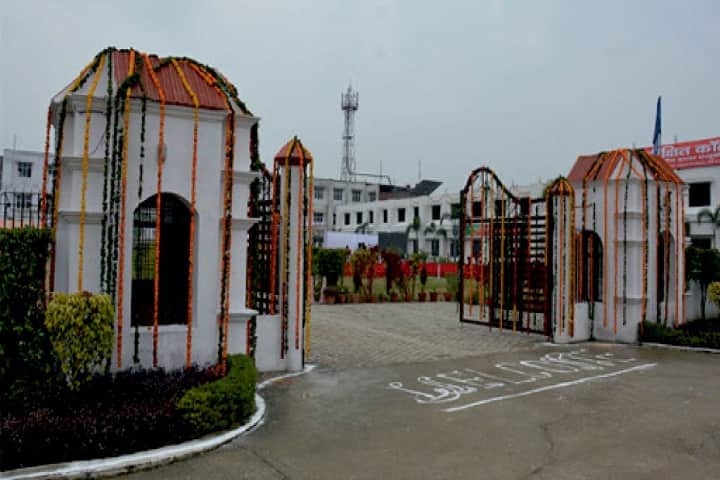 Dixit College of Law campus in Rampur, Uttar Pradesh, India — photo 1