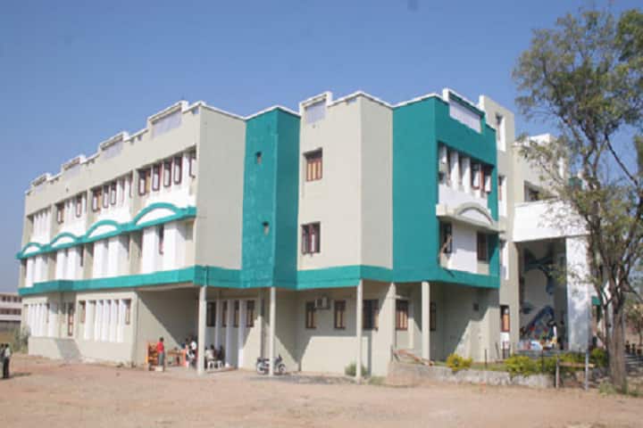 APMC College of Pharmaceutical Education and Research campus in Himmatnagar, Gujarat, India — photo 1