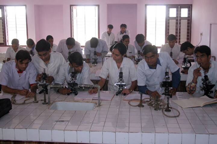 APMC College of Pharmaceutical Education and Research campus in Himmatnagar, Gujarat, India — photo 4