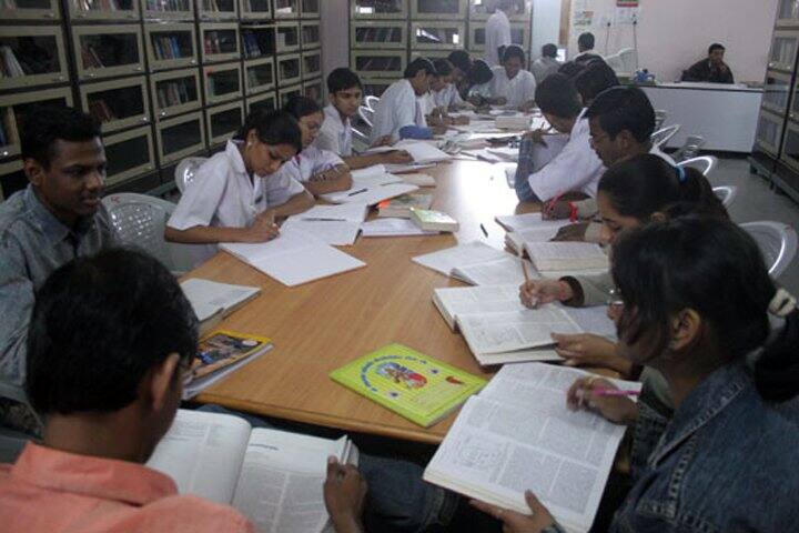 APMC College of Pharmaceutical Education and Research campus in Himmatnagar, Gujarat, India — photo 5