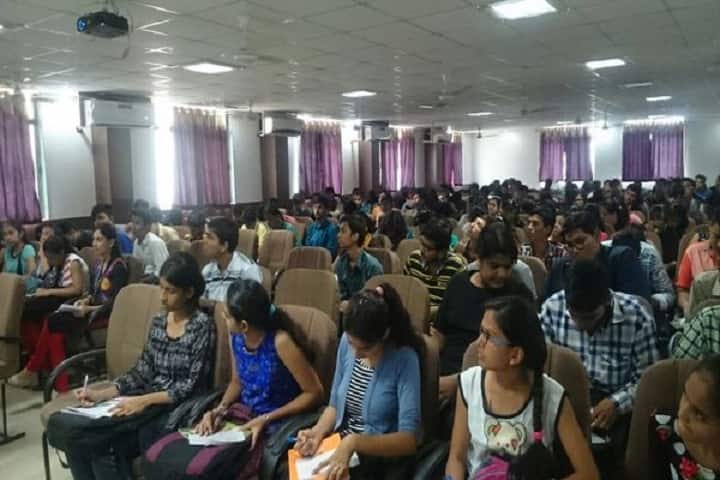 Silver Oak Institute of Management campus in Ahmedabad, Gujarat, India — photo 1