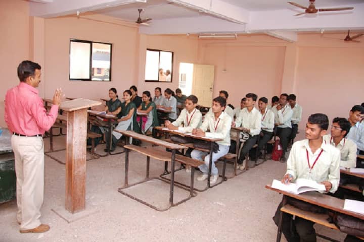 Annasaheb Ramesh Ajmera College of Pharmacy campus in Dhule, Maharashtra, India — photo 3