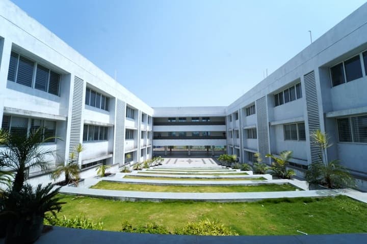 Annasaheb Dange College of B Pharmacy, Sangli campus in Sangli, Maharashtra, India