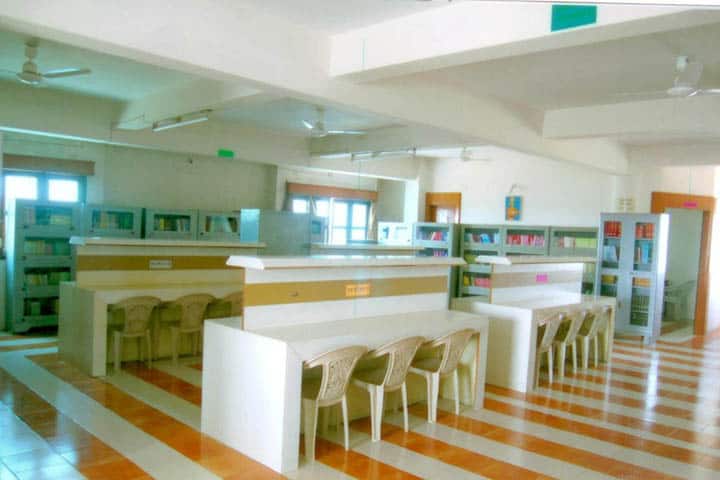 Pt Dr Shiv Shakti Lal Sharma Ayurved Medical College campus in Ratlam, Madhya Pradesh, India — photo 2