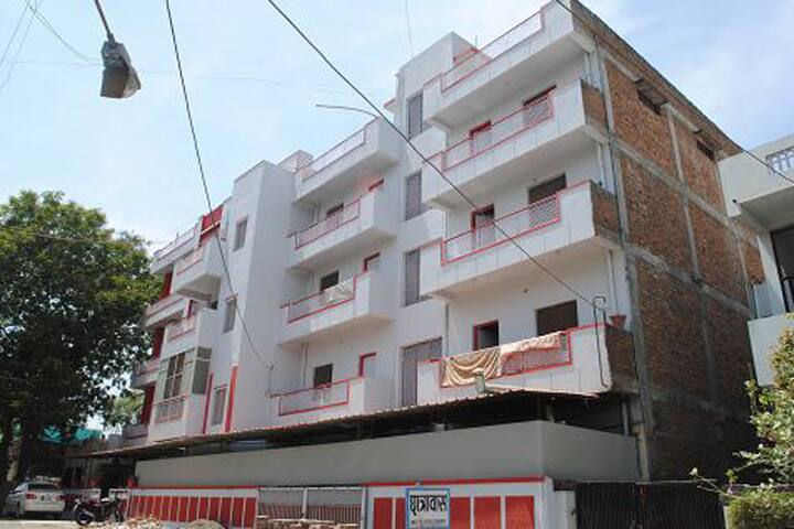Pt Dr Shiv Shakti Lal Sharma Ayurved Medical College campus in Ratlam, Madhya Pradesh, India — photo 4