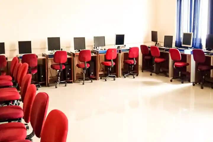 Rajiv Gandhi College of Nursing campus in Jammu, Jammu and Kashmir, India — photo 3