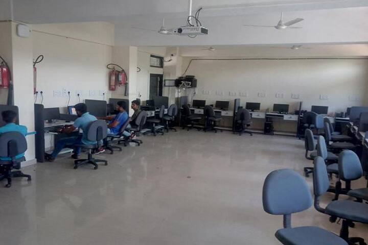 Government Commerce College campus in Sabarkantha, Gujarat, India — photo 4
