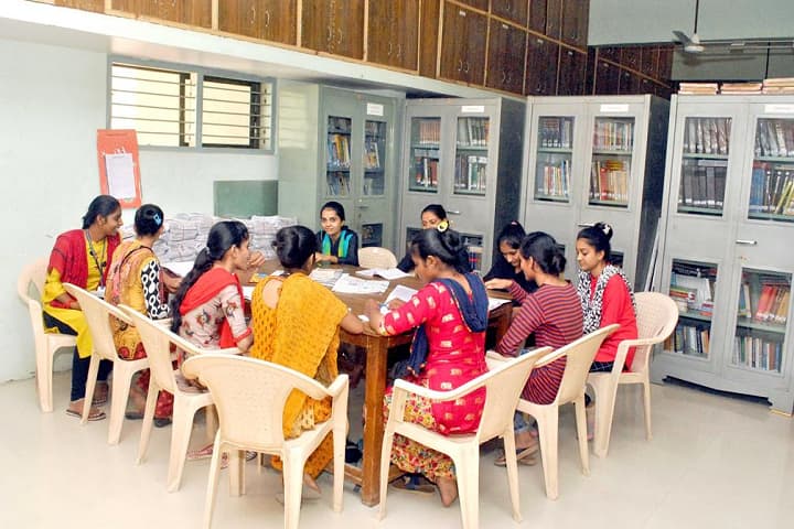 Smt Kantaben Kirtilal Shah Arts and Smt Lilavatiben Bapulal Gunjariya Commerce College campus in Kankrej, Gujarat, India — photo 4