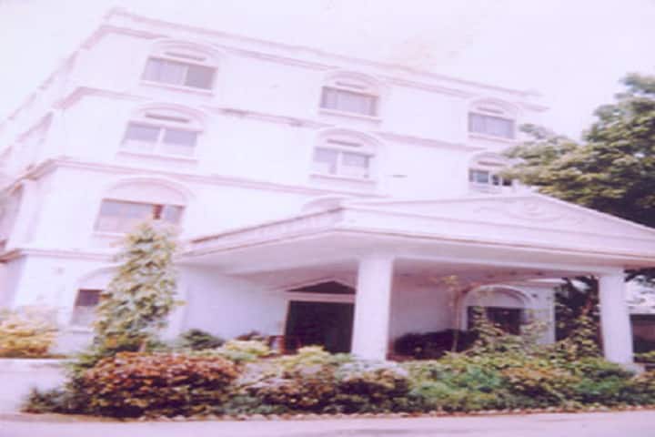 Princess Durru Shehvar College of Nursing campus in Hyderabad, Telangana, India — photo 1