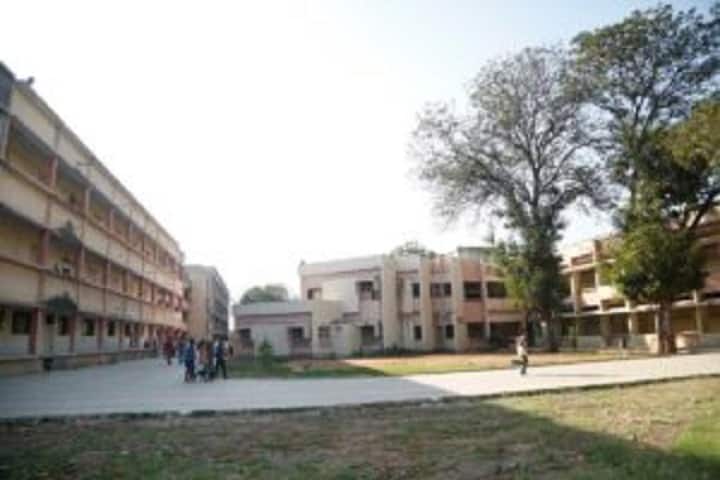 Mohanlal and Vijayaben Arts and Commerce College campus in Halol, Gujarat, India — photo 1
