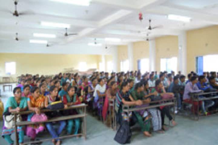 Mohanlal and Vijayaben Arts and Commerce College campus in Halol, Gujarat, India — photo 2