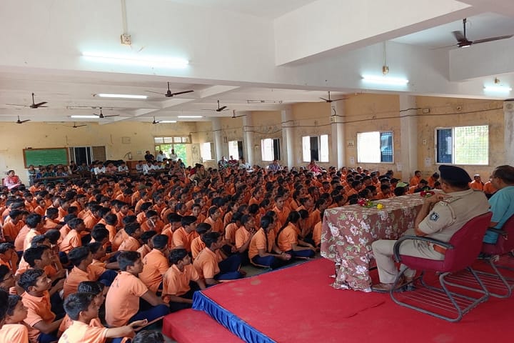 Mohanlal and Vijayaben Arts and Commerce College campus in Halol, Gujarat, India — photo 3