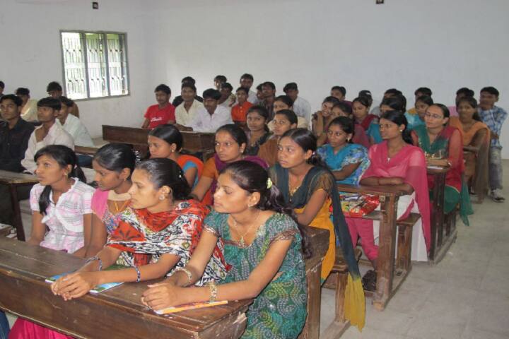 YS Arts and KS Shah Commerce College campus in Devgadh Baria, Gujarat, India — photo 4