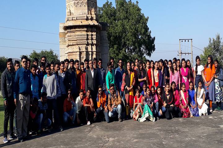 Shree JLK Kotecha Arts and SH Gardi Commerce College campus in Godhra, Gujarat, India — photo 4