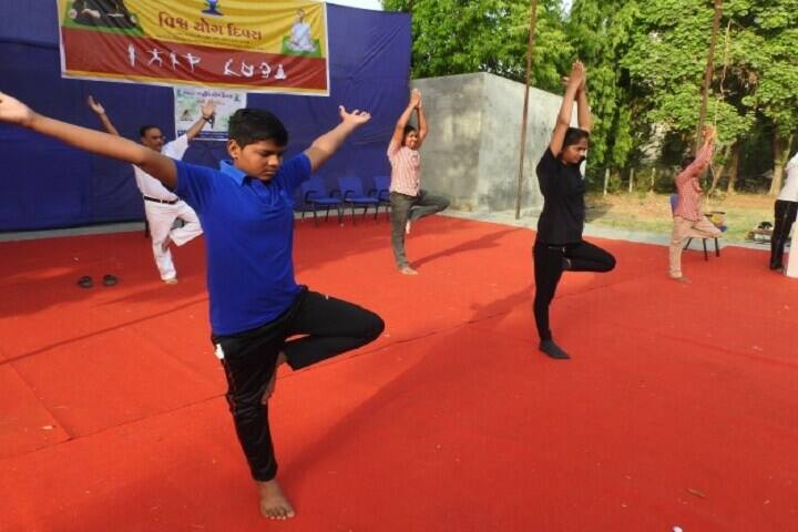 Shree JLK Kotecha Arts and SH Gardi Commerce College campus in Godhra, Gujarat, India — photo 6
