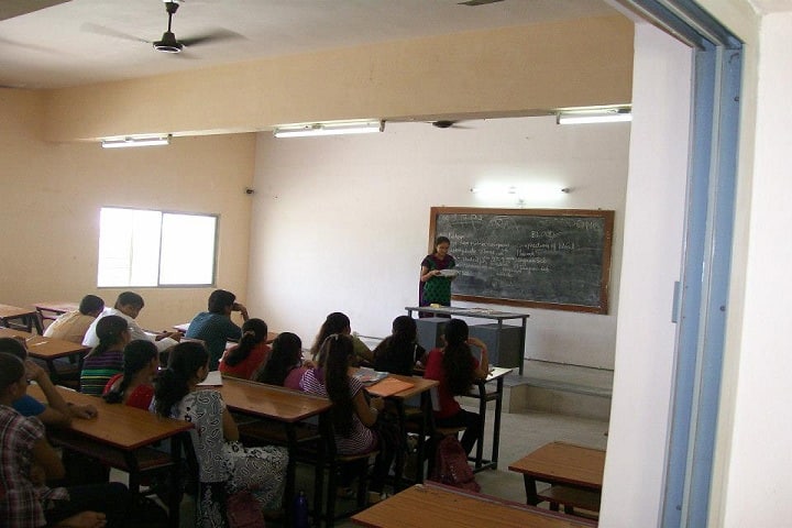 CU Shah College of Pharmacy and Research campus in Surendranagar, Gujarat, India — photo 2