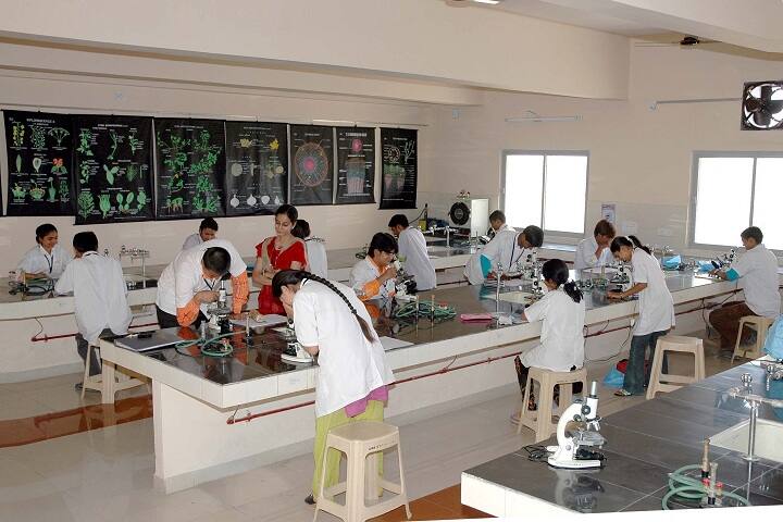 CU Shah College of Pharmacy and Research campus in Surendranagar, Gujarat, India — photo 4