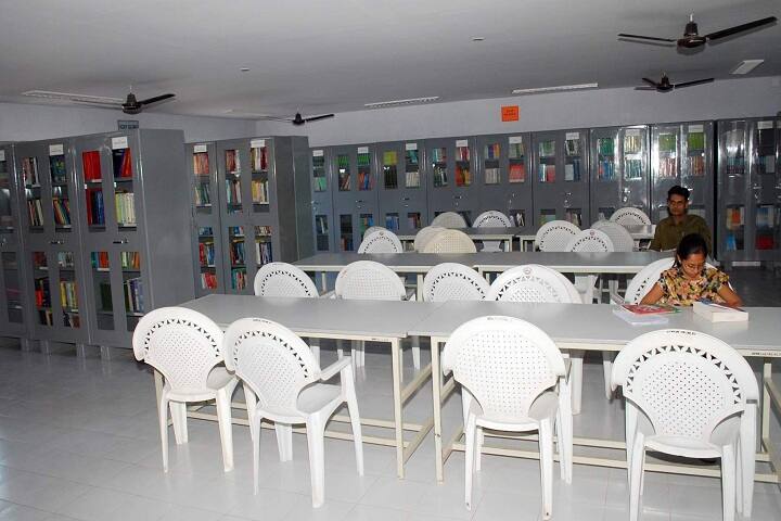 CU Shah College of Pharmacy and Research campus in Surendranagar, Gujarat, India — photo 5