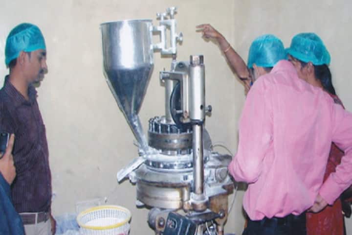 Adhiparasakthi College of Pharmacy campus in Kesavarayanpettai, Tamil Nadu, India — photo 4