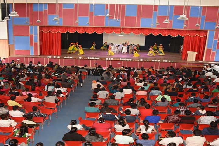 Gokul Global University campus in Siddhpur, Gujarat, India — photo 2