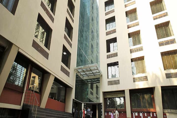 Thakur Ramnarayan College of Arts and Commerce campus in Mumbai, Maharashtra, India — photo 1