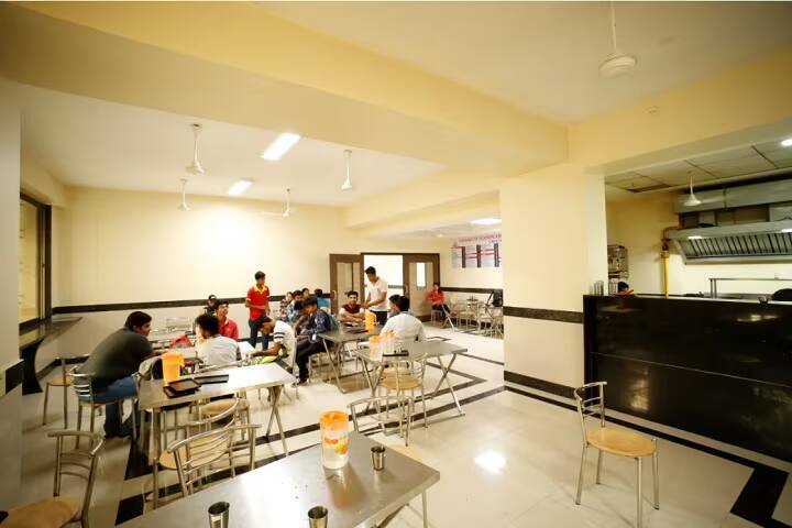 Thakur Ramnarayan College of Arts and Commerce campus in Mumbai, Maharashtra, India — photo 4