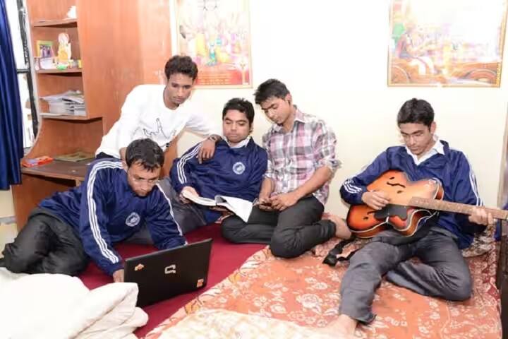Naraina Nursing College campus in Kanpur, Uttar Pradesh, India — photo 3